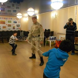 солдат на детский праздник